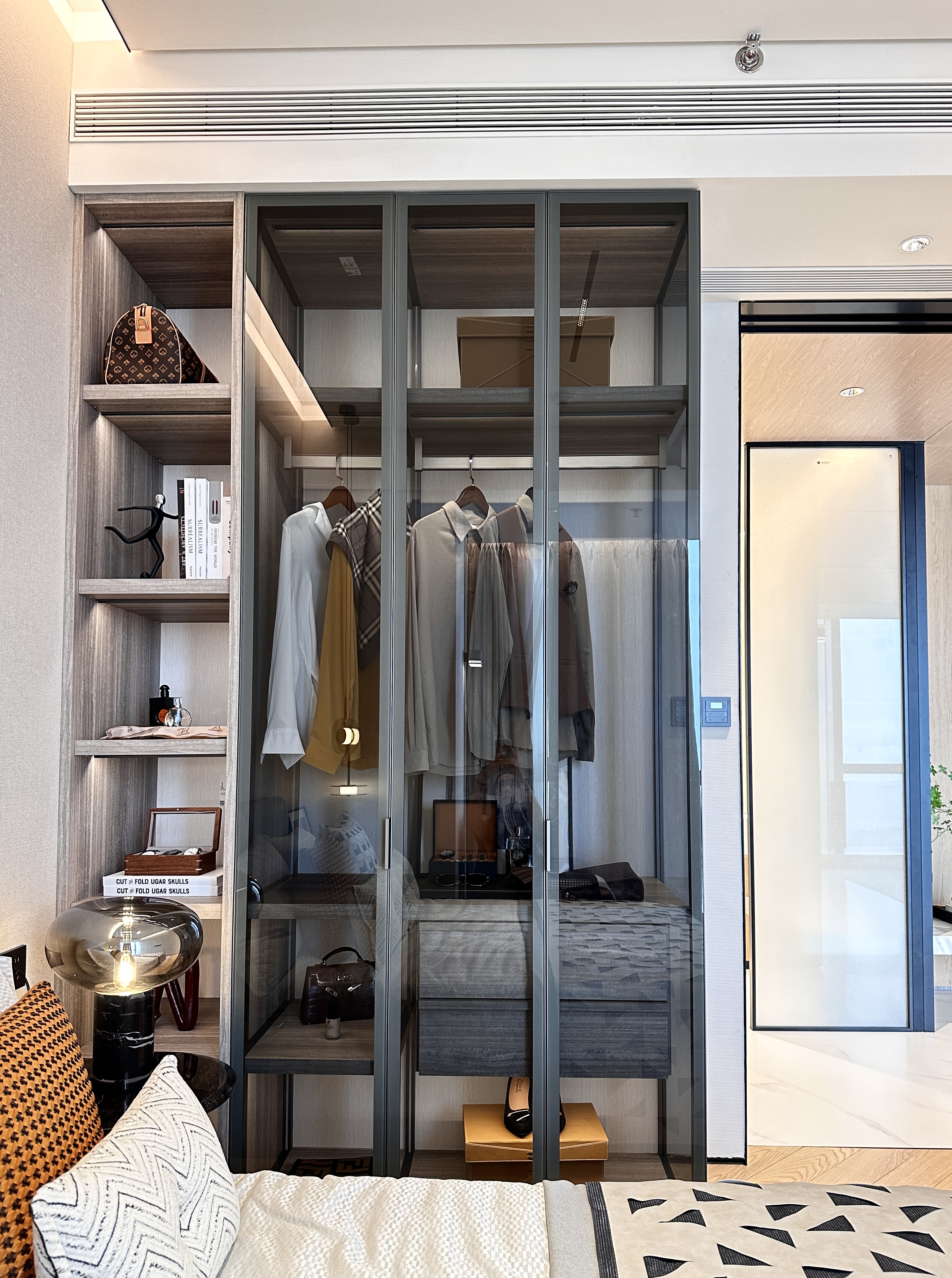 Aluminium wood wardrobe