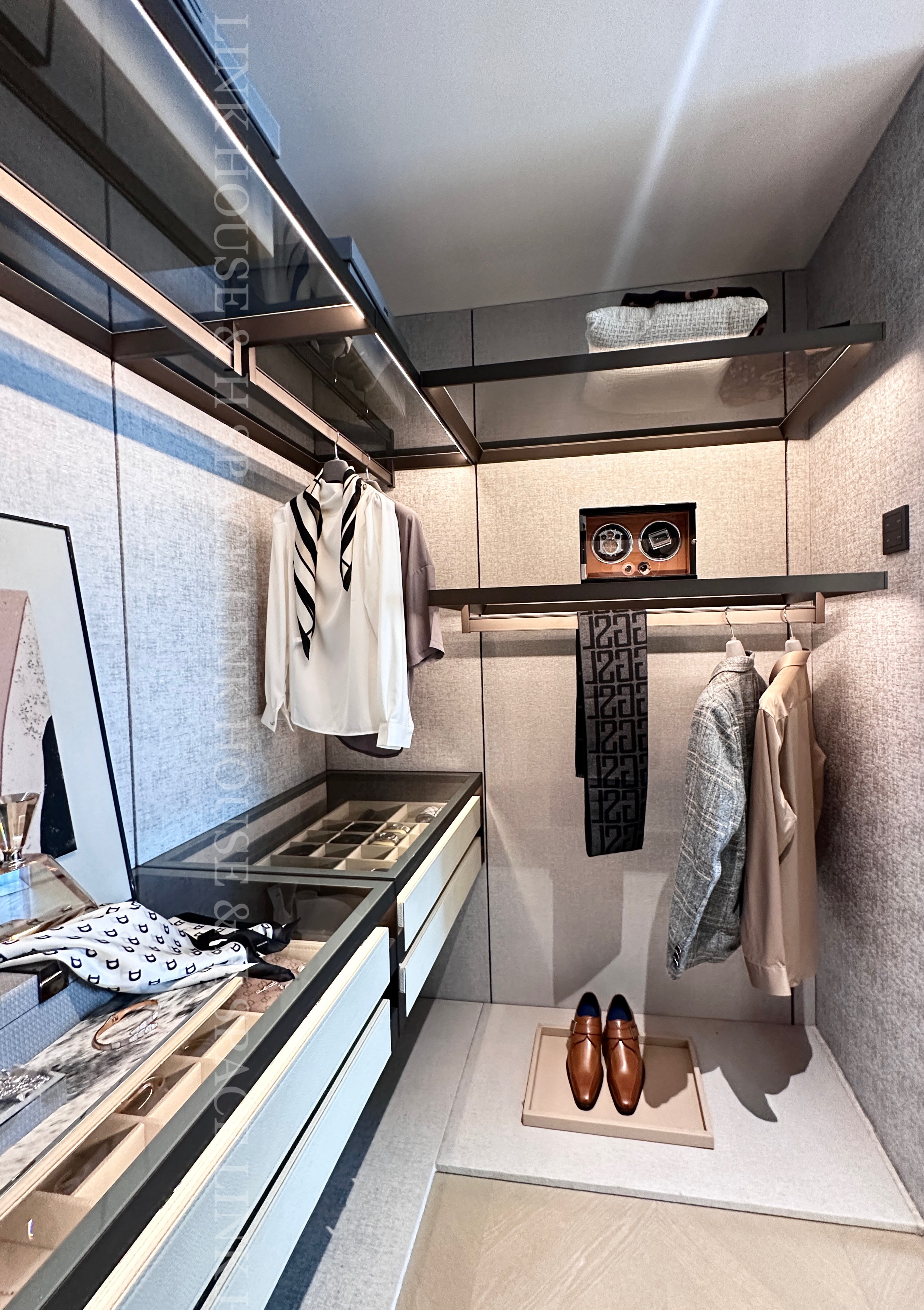 Walk-in closet