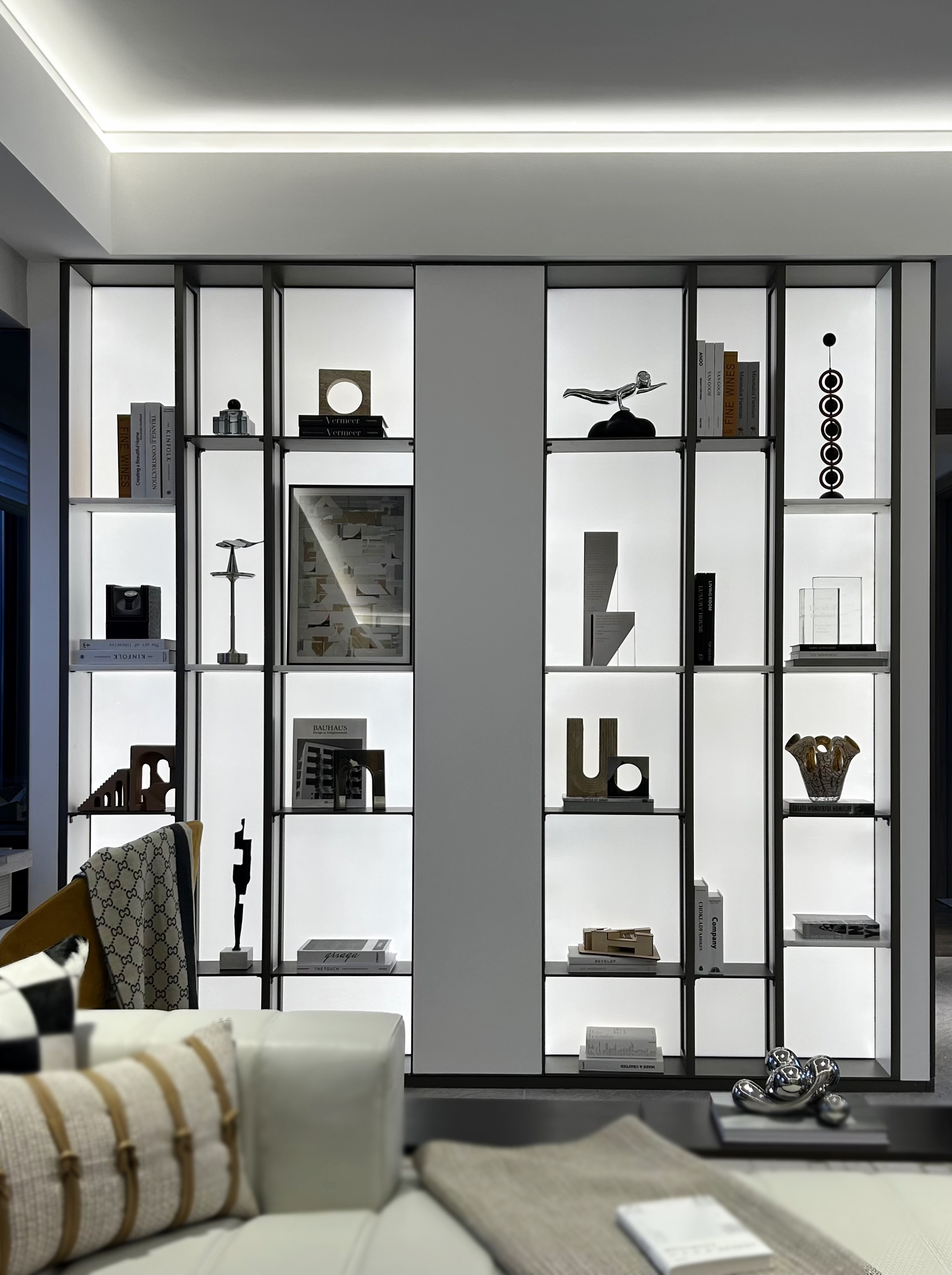 Column display cabinet